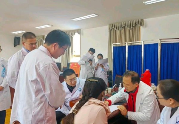 涨8配资 青岛爱心接力“补”好高原童心